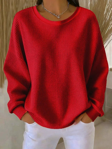 Sweter damski waflowy oversize w kolorze czerwonym – z okrągłym dekoltem