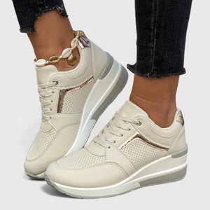 Sneakersy damskie na koturnie w kolorze beżowym – z ortopedyczną wkładką
