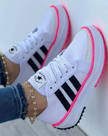 Sneakersy damskie płócienne w kolorze białym – na platformie, ze sznurowaniem