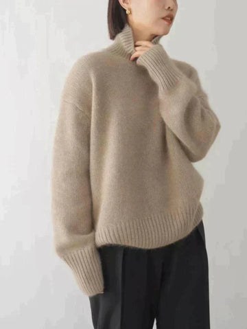 Sweter damski golf w kolorze beżowym – z wysokim kołnierzem